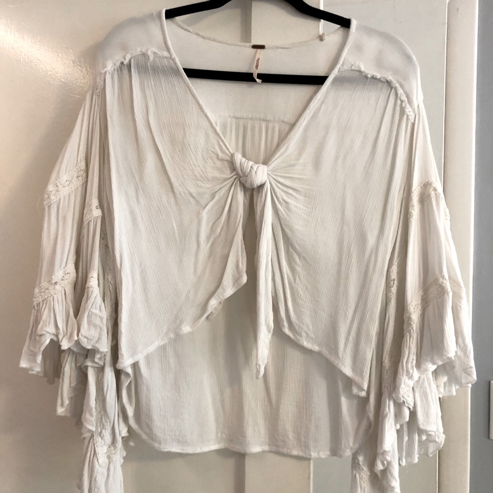 Free People white ruffle sleeve blouse!